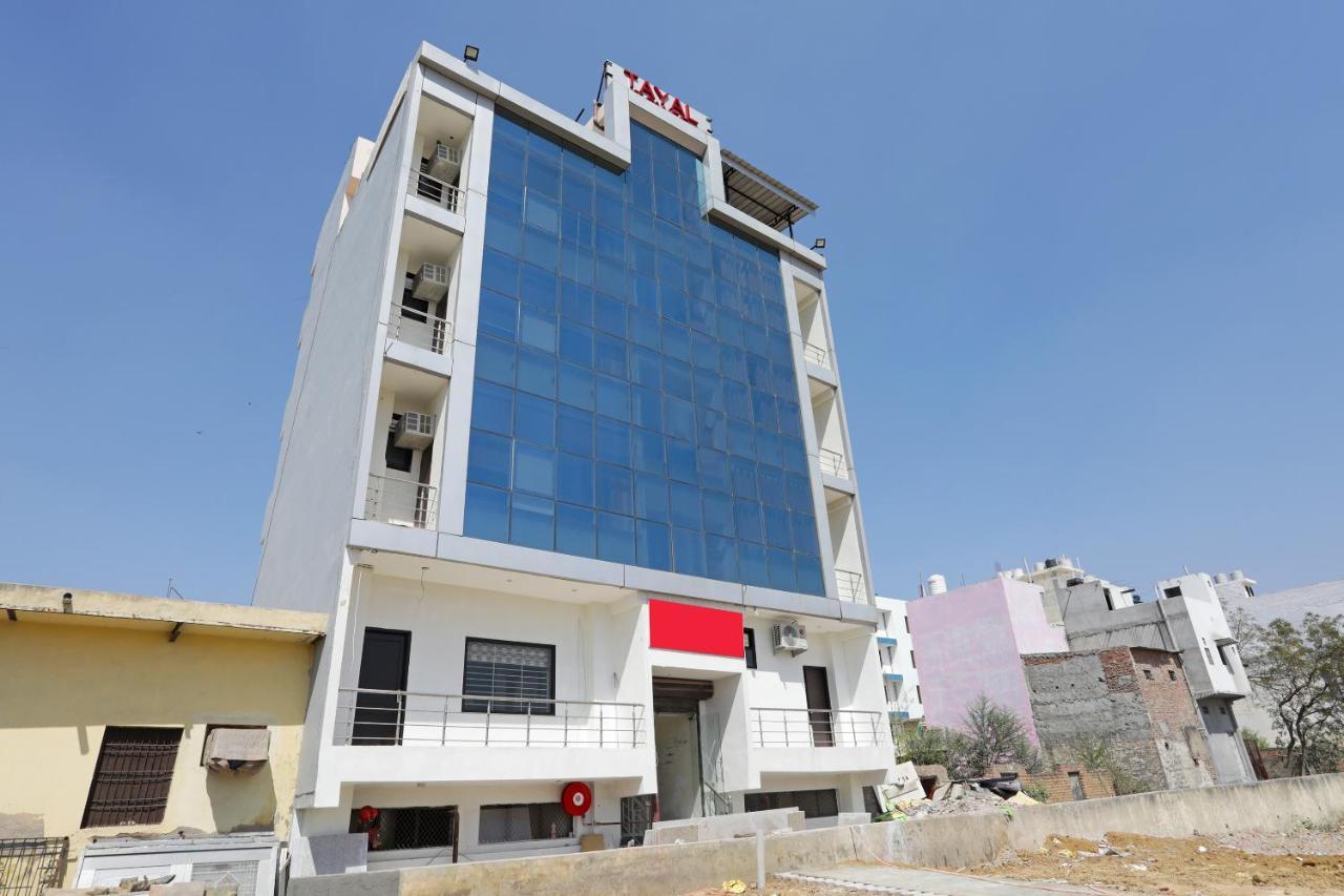 Oyo 12673 The Diplomat Inn Delhi  Exterior photo